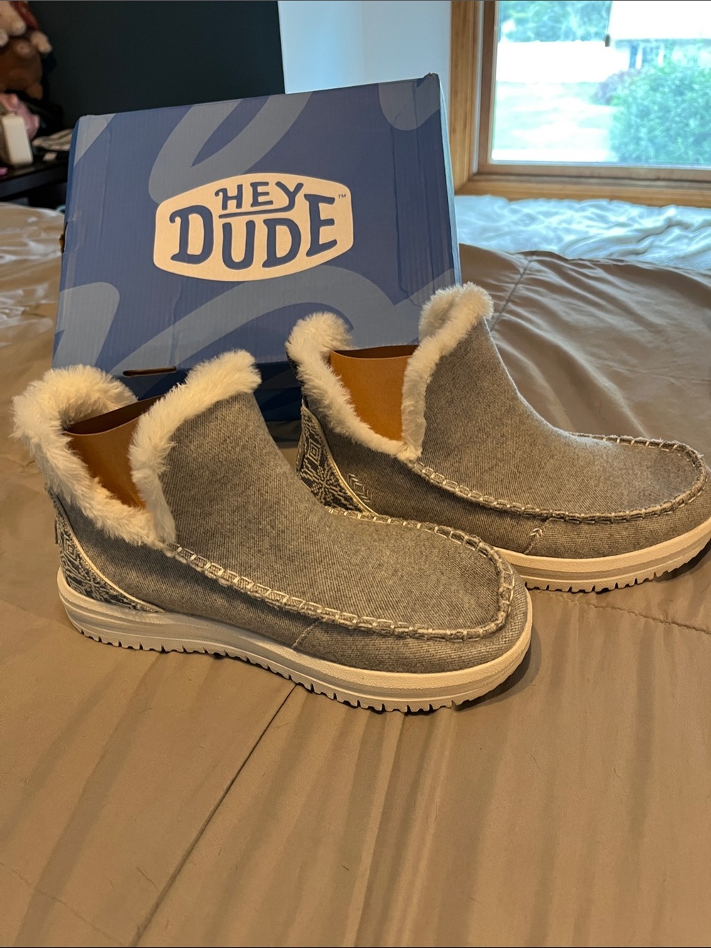 Hey Dude - Camden- Light Gray Fuzzy-Lined Slip On Boot - size W8